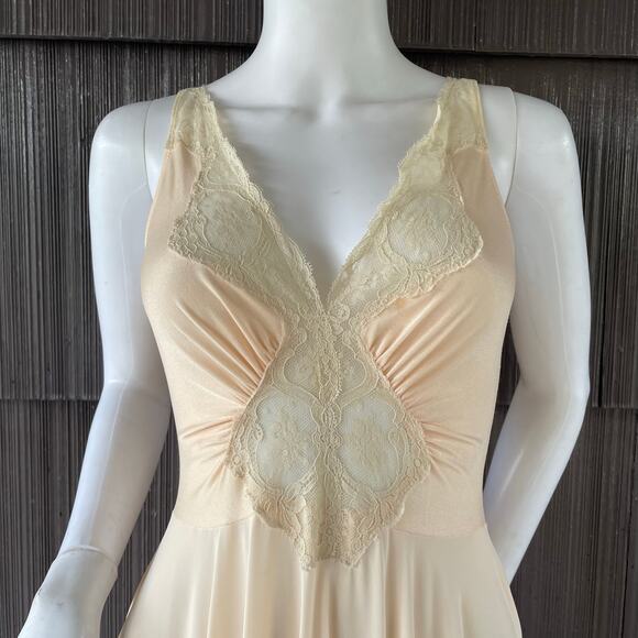 🔥VTG Olga Bodysilk Peach Full Sweep Nightgown  Sweetheart lace Sheer Romantic - Picture 6 of 14